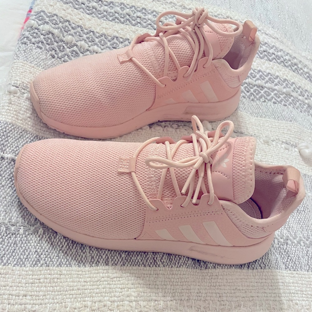 Adidas rare pink workout shoes 💓